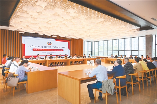 聚焦社區(qū)（長者）飯?zhí)媒ㄔO(shè)，出席人員在市政協(xié)“委員議事廳”中各抒己見。