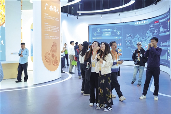 中國陳皮貿易中心致力于構建覆蓋全產業(yè)鏈一站式服務樞紐。