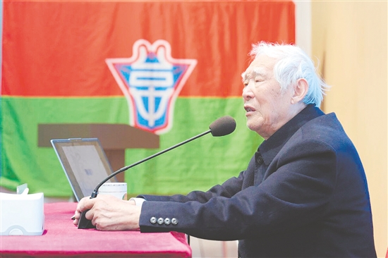 陳國良走進(jìn)臺山市第一中學(xué)，為全校師生帶來一場精彩的講座。