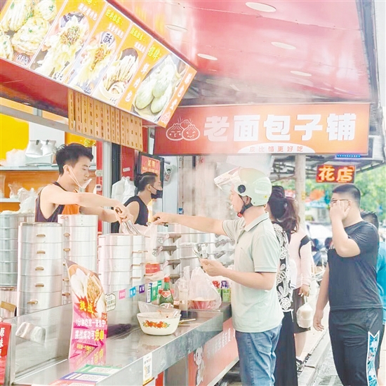 酥包堂的包子深受市民歡迎。
