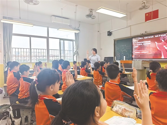 “和美星光”綜合素養(yǎng)評(píng)價(jià)激勵(lì)機(jī)制的有效實(shí)施，大大激發(fā)了校園的正能量，使全校形成了“比學(xué)趕超”的良好氛圍。