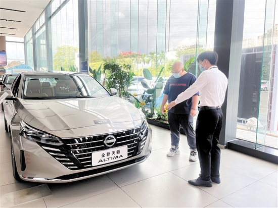 要盡早提到新車(chē)，享受乘用車(chē)消費(fèi)補(bǔ)貼，建議消費(fèi)者購(gòu)車(chē)時(shí)盡量選擇現(xiàn)車(chē)。