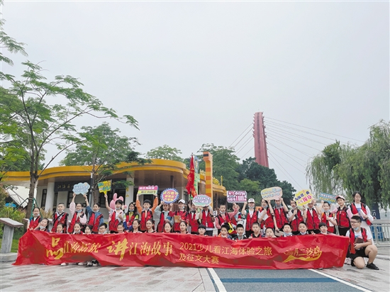 小記者們收獲了難忘的江海體驗之旅。