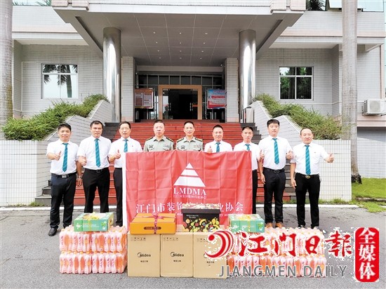 “八一慰問送清涼，不忘初心魚水情