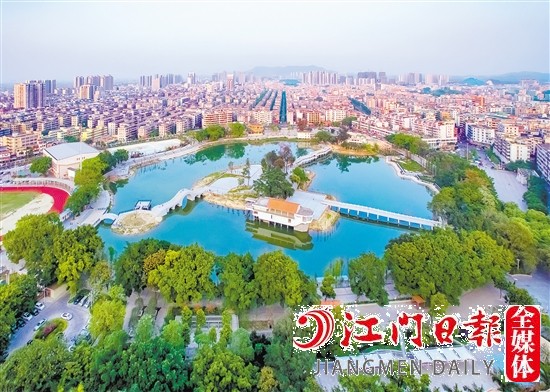 鶴山城市面貌提質(zhì)升級。圖為鶴山北湖公園。