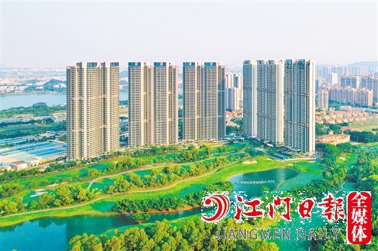 蒲葵之夢·天心被綠茵環(huán)繞，與高爾夫球場無距接壤。