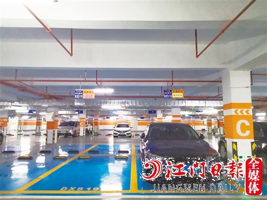 部分開(kāi)發(fā)商對(duì)車(chē)位進(jìn)行大力促銷(xiāo)。