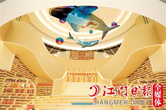 臺(tái)山中心圖書館書籍種類繁多。