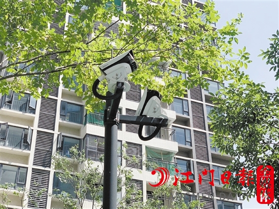 天睿居小區(qū)內(nèi)設(shè)有高空拋物攝像頭。