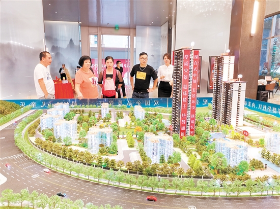 房地產(chǎn)調(diào)整優(yōu)化政策密集發(fā)布，有助于購房者降低購房成本。