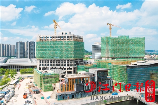 濱江新區(qū)大型商業(yè)配套保利時(shí)光匯正在如火如荼建設(shè)中。