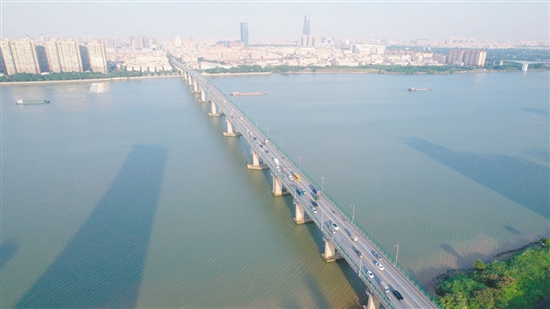 外海大橋?qū)⒅猩焦沛?zhèn)和江門外海兩個區(qū)域連為一體。