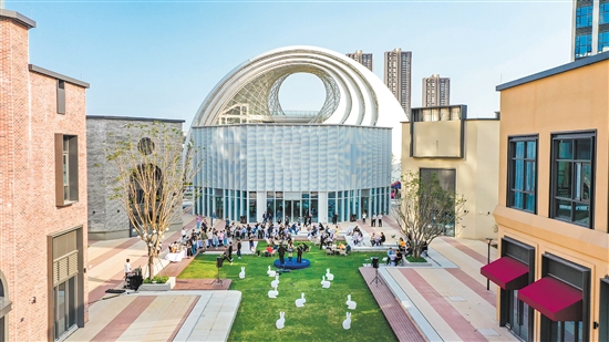 灣區(qū)之眼是江門鐵建城潮流商街的啟動區(qū)。