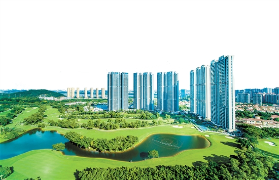 越來(lái)越宜居的江門吸引了許多僑胞回鄉(xiāng)置業(yè)。