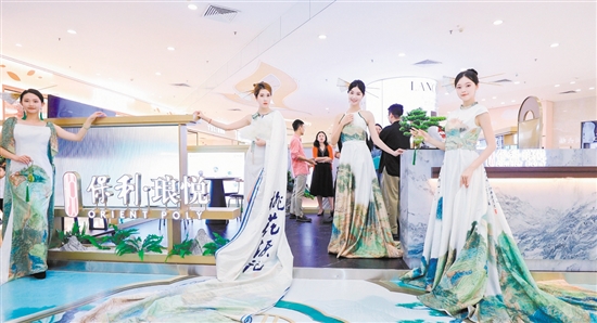 保利瑯悅城市展廳開放現(xiàn)場。