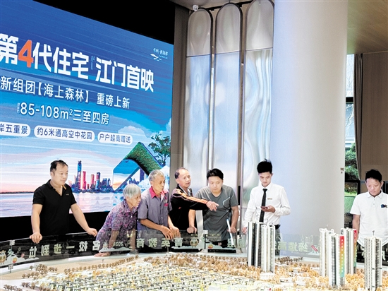 不少樓盤促銷優(yōu)惠力度較大，吸引市民目光。