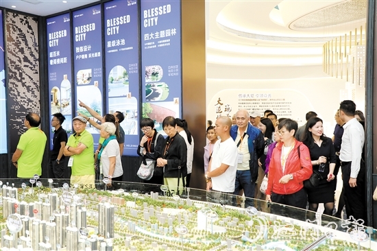 新政出臺(tái)后，不少樓盤(pán)迎來(lái)看房熱。