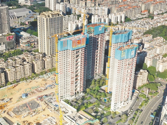 江門(mén)保利瑯悅一期順利封頂。