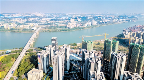 過去一年，不少樓盤紛紛推出江景房，備受歡迎。