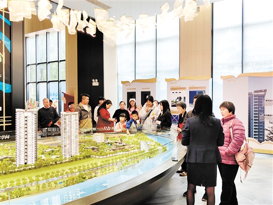 春節(jié)期間我市多個(gè)樓盤人氣很旺。