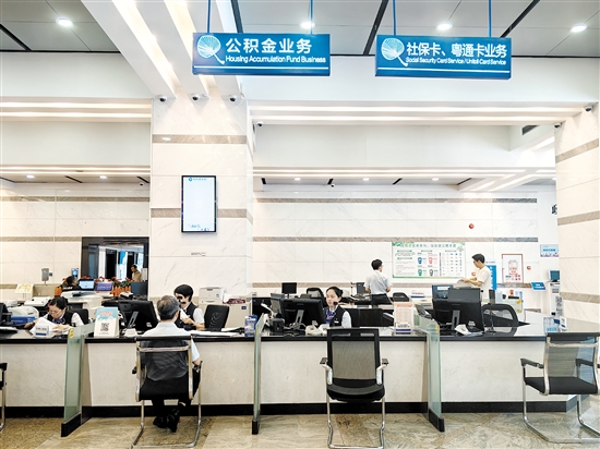 與單位終止勞動(dòng)關(guān)系提取住房公積金可現(xiàn)場辦理。