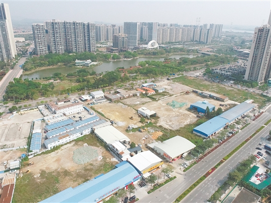 地塊北面直望一線園山湖景觀。