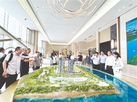 江發(fā)·天御灣的大平層產(chǎn)品吸引了不少消費(fèi)者。