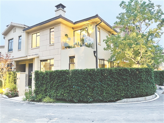 低層住宅產(chǎn)品通常具備獨(dú)立庭院等不可復(fù)制的居住體驗(yàn)。