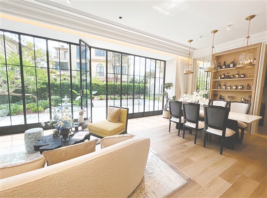 江門保利西海岸加推的別墅戶型吸引購房者的目光。