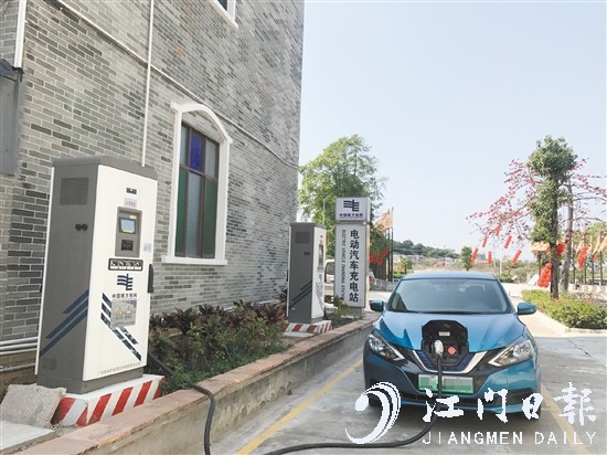 相比燃油汽車，新能源汽車起步更快。