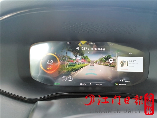 更加智能化的新能源汽車，對(duì)汽車芯片的需求更多。