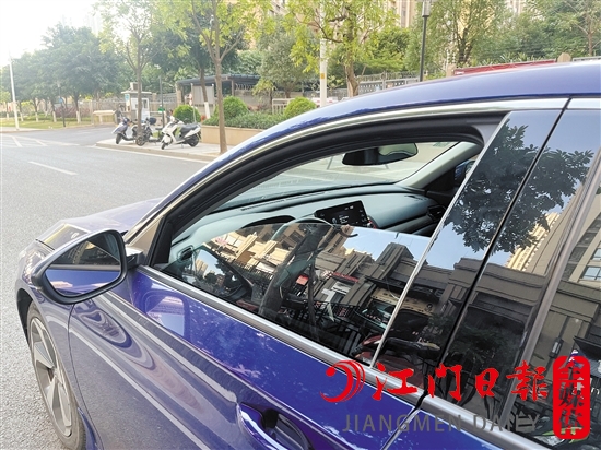 如果需要長時間開啟汽車暖風，最好讓車窗留一點縫隙。