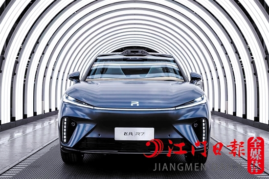 飛凡R7給人一種強(qiáng)烈的未來(lái)感。