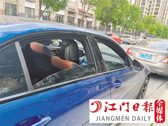 開(kāi)車(chē)過(guò)程中及時(shí)開(kāi)窗通風(fēng)，可將車(chē)內(nèi)的有害氣體排出，讓車(chē)內(nèi)的空氣更清新。