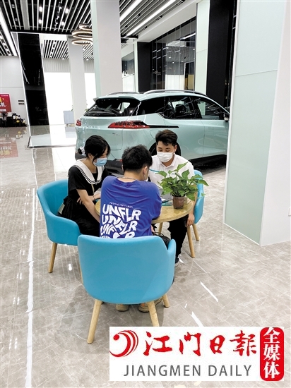 今年以來，消費(fèi)者購買新能源汽車熱情高漲。