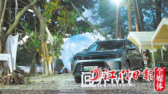 問(wèn)界M7外觀時(shí)尚大氣。