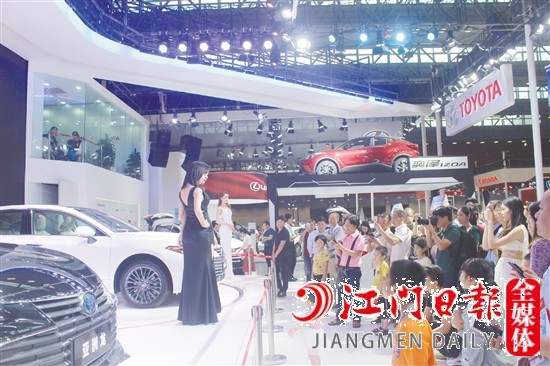 一眾高大上的汽車展具將亮相中秋車展。圖為往屆車展現(xiàn)場。