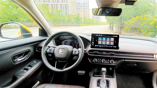 內(nèi)飾方面，致在沿用了最新的家族化設計。