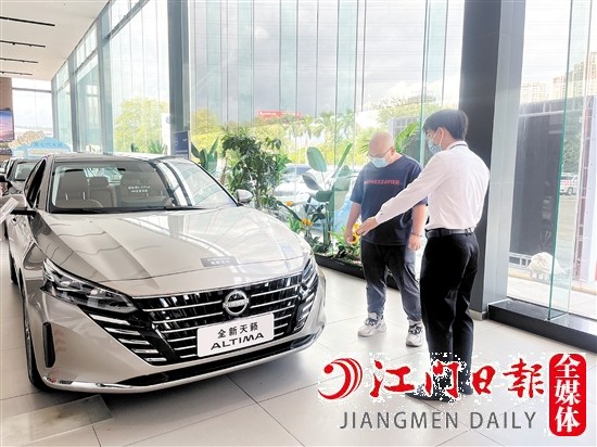 要盡早提到新車，享受乘用車消費(fèi)補(bǔ)貼，建議消費(fèi)者購車時(shí)盡量選擇現(xiàn)車。