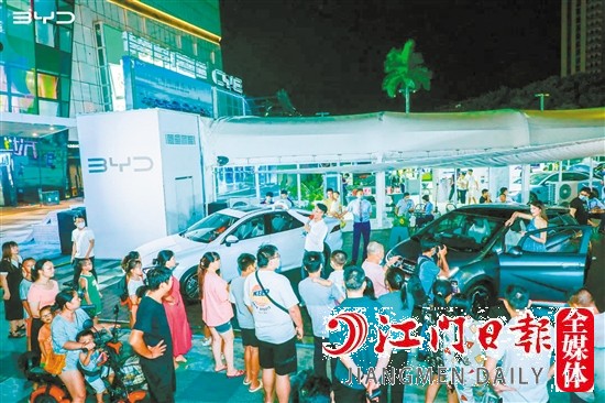 在過(guò)去的一年，新能源汽車受到許多消費(fèi)者的青睞。