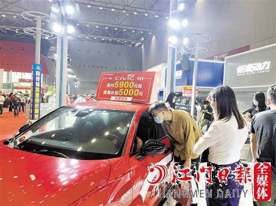 本屆“五一”車展期間，許多汽車經(jīng)銷商將推出購車優(yōu)惠。
