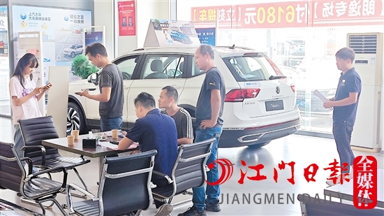 為盡早清理庫存，不少汽車經(jīng)銷商加大優(yōu)惠力度。