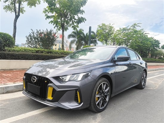 2023款影豹的外觀運(yùn)動(dòng)感十足。