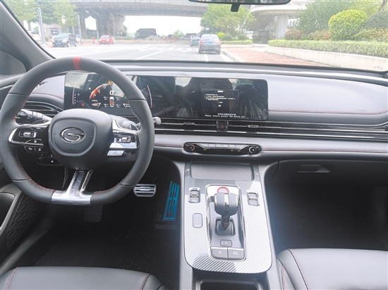 2023款影豹的內(nèi)飾設(shè)計(jì)了分層T形中控臺(tái)，時(shí)尚好看。