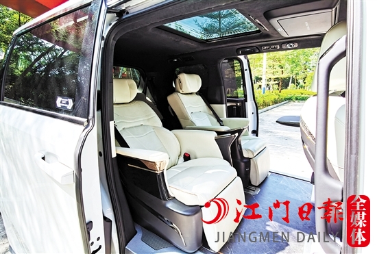 2023款M8宗師內(nèi)飾豪華智能。