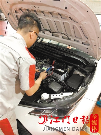 近期有不少車(chē)主到4S店檢查、更換蓄電池。