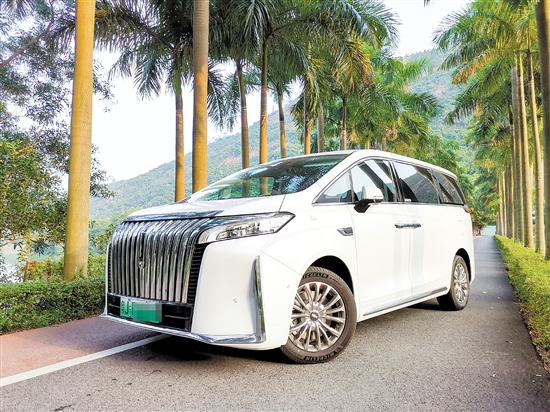 魏牌高山外觀穩(wěn)重大氣。