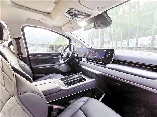 魏牌高山內(nèi)飾科技感十足。