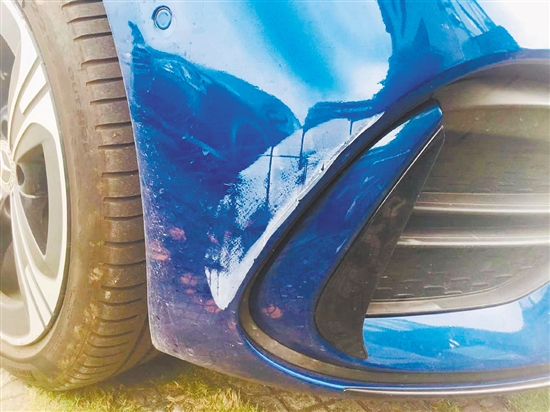 為防止愛車被人剮蹭，停車時，盡量停放在有管理員或者收費(fèi)的正規(guī)停車場。