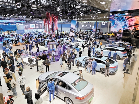 自主品牌展區(qū)人氣旺。